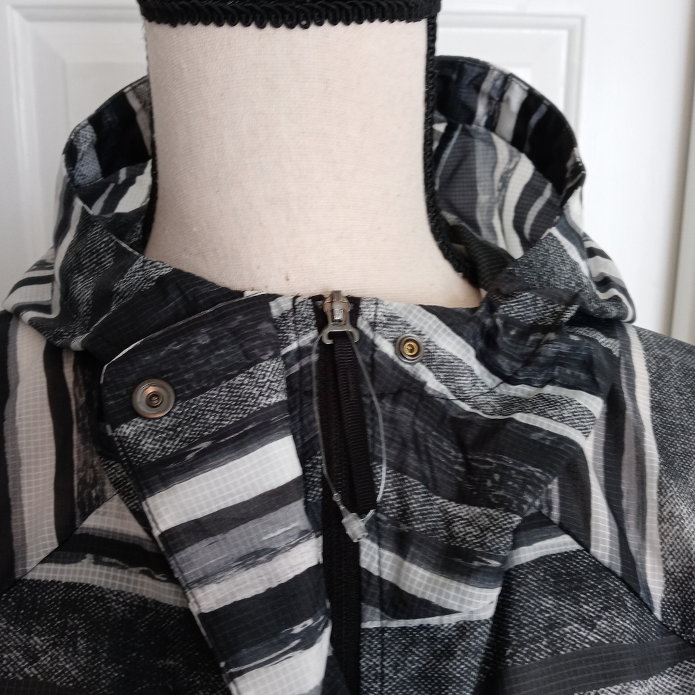 Lululemon Lab Assemblage Shell Coat - image 6